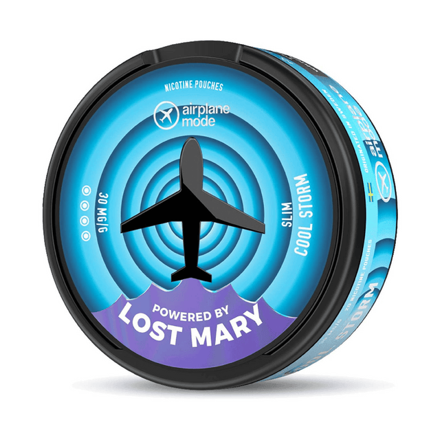 Bolsitas de nicotina Airplane Mode by Lost Mary Cool Storm, nicotine pouches sabor menta fresca con efecto intensamente refrescante para uso oral sin humo ni vapor, formato slim en lata compacta de 30 mg/g con diseño azul inspirado en sensaciones de frescor.