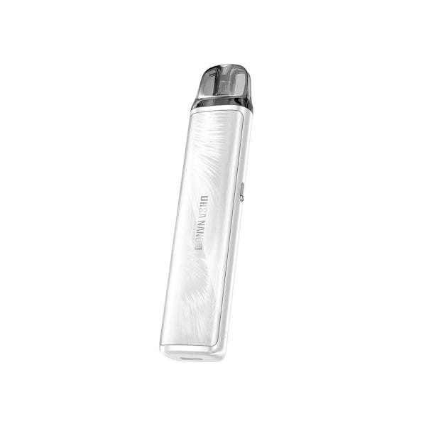 Vaper recargable Lost Vape Ursa Nano 3 Pod Kit en color blanco, dispositivo tipo pod compacto con acabado liso y diseño minimalista, cartucho transparente superior y formato delgado y elegante.